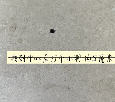 鲁甸瓷砖空鼓维修公司专业解答在瓷砖铺贴过程中，如果砂料搅拌不均匀，将会带来以下问题